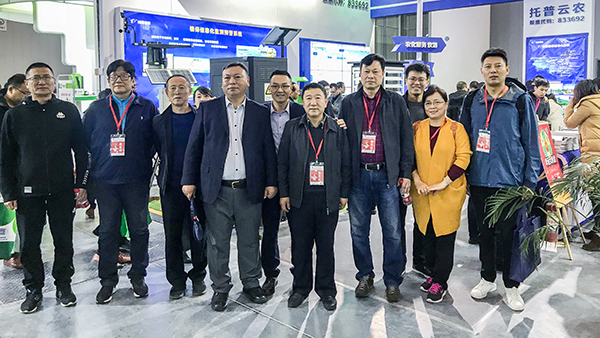 吉林省植保站領(lǐng)導(dǎo)一行與托普云農(nóng)總經(jīng)理陳渝陽