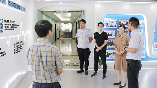 李青綿專(zhuān)員一行赴托普云農(nóng)參觀(guān)調(diào)研